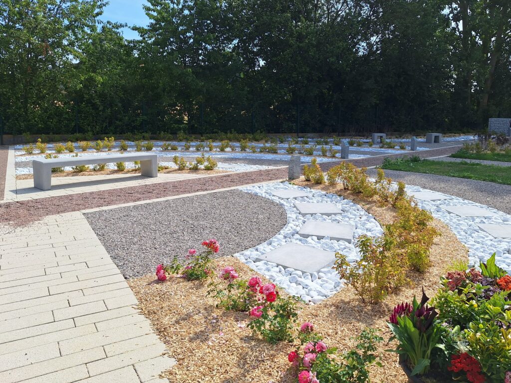 Cavurne béton cimetière paysager