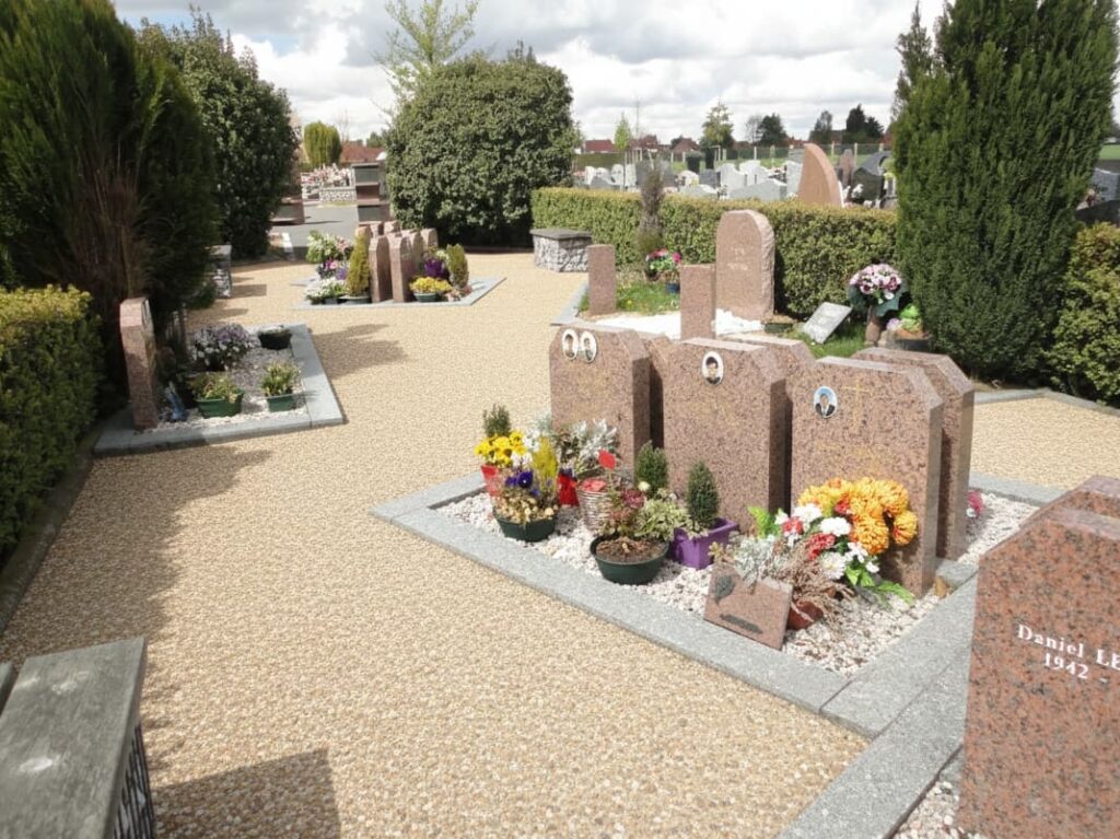 Cavurne stèle granit Rose Clarté de Bretagne