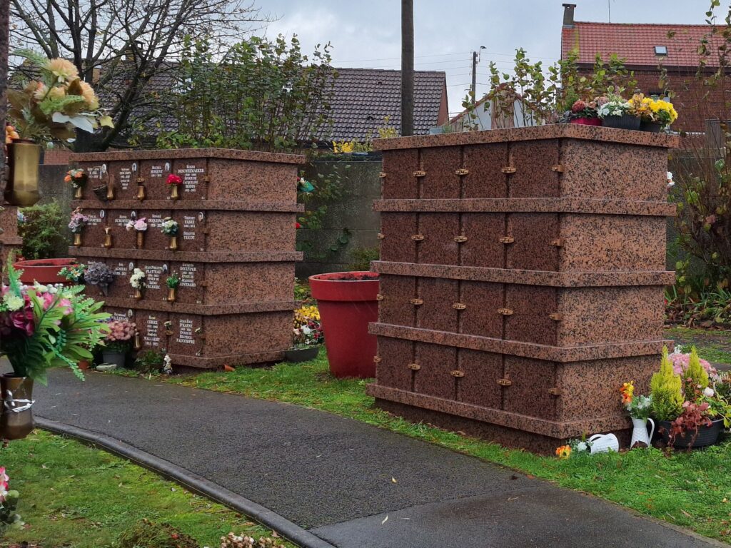 Columbarium avec visserie bronze et solifleur