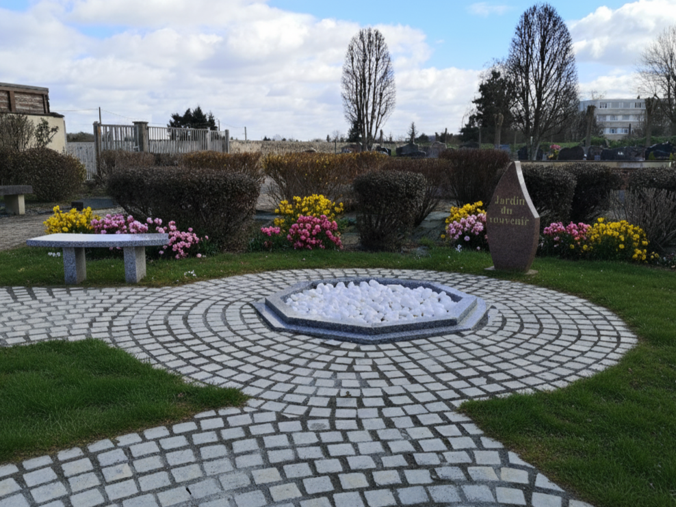 jardin du souvenir stèle flamme monolithe