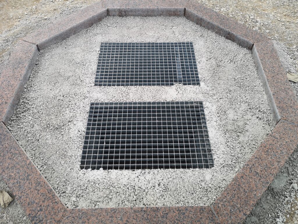 Puits de dispersion avec caillebotis pour jardin du souvenir