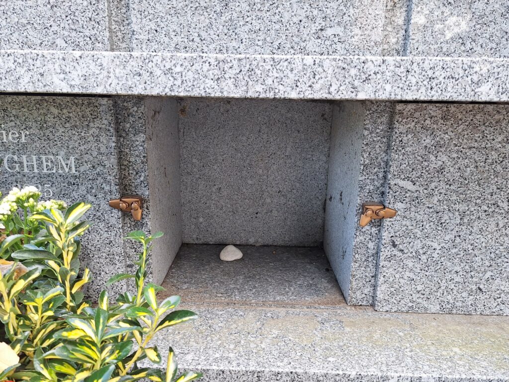 Vue intérieure d'un columbarium