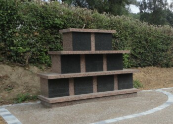 Colombarium Classiflor 9 cases en granit Rose Bretagne