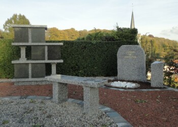 Colombarium modèle Pilare en granit gris du Tarn