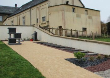 Columbarium Pilare 6cases en granit du Tarn