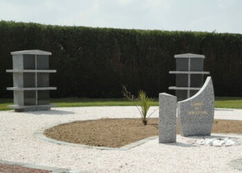 Columbarium 12 cases modèle Columbia en granit du Tarn