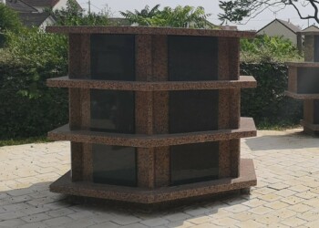 Columbarium 18 familles Polyfloral en granit Rose de Bretagne