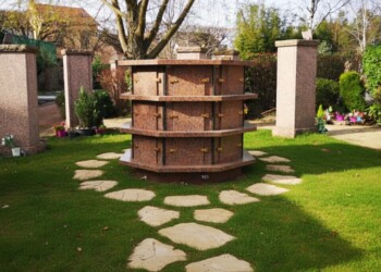 Columbarium 24 cases Polyfloral en granit Rose de Bretagne