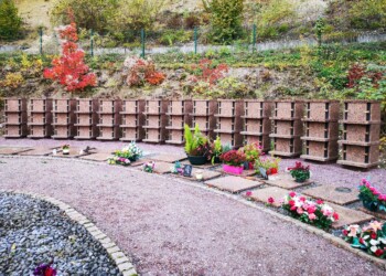 Columbarium 3 cases Totem rose de Bretagne