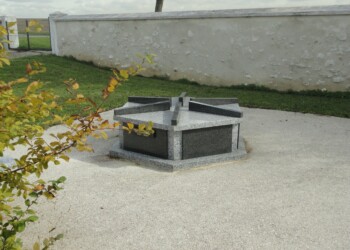 Columbarium 6 cases Polygonum en granit du Tarn