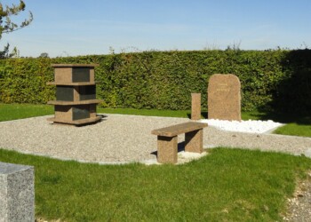 Columbarium 9 cases Intimiste en granit français