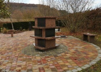 Columbarium 9 familles Intimiste en granit français scaled