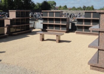 Columbarium Classiflor 11 cases granit rose de Bretagne