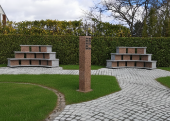 Columbarium courbe 24 cases en granit français