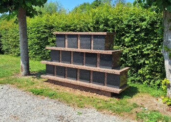 Columbarium Ecoflor 15 cases en granit Rose de Bretagne