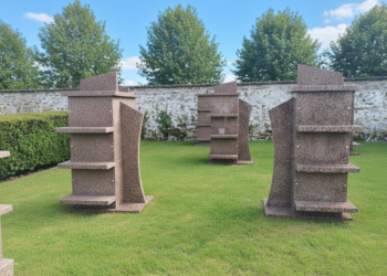 Columbarium Floralys 30 cases en granit de Bretagne