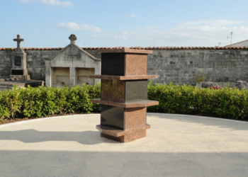 Columbarium Intimiste double face de 6 cases en granit de Bretagne
