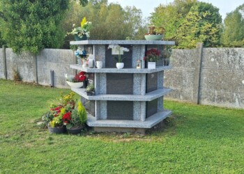Columbarium Polyfloral de 18 cases en granit français