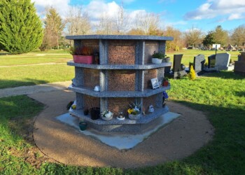 Columbarium Polyfloral 24 cases en granit français