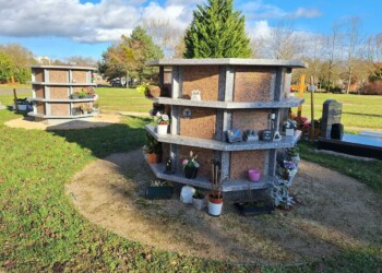 Columbarium Polyfloral de 18 cases en granit de Bretagne et du Tarn