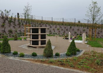 Columbarium Polyfloral en pierre de Comblanchien