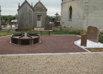Columbarium Polygonum de 8 cases en granit français