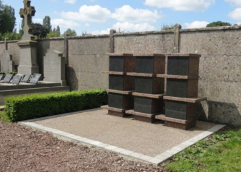 Columbarium Totem 9 cases en granit français