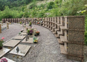 Columbarium Totem en granit français modèle Totem